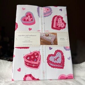 Cupcakes and Cashmere Tablecloth Heart Cake Valentine’s Day 70” Round NEW